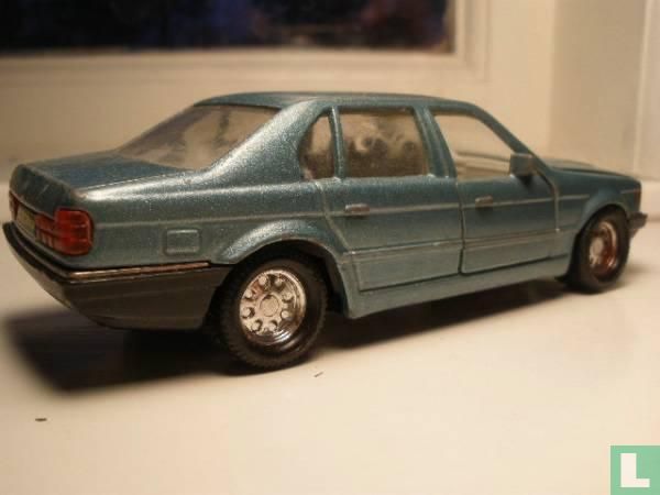 BMW 750i