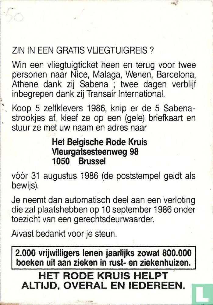 Lambik geeft een boek aan Tante Sidonia wiens gehele hoofd is ingezwachteld