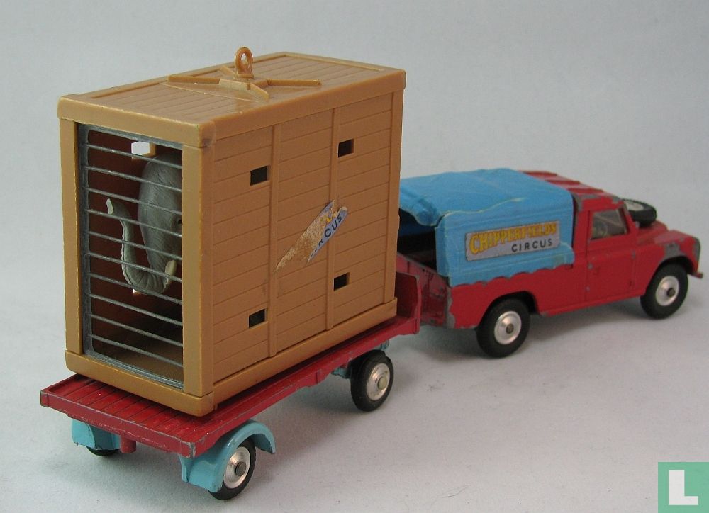 Land-Rover with Chipperfield's circus Elephant-trailer GS19 (1967