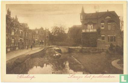 Langs het postkantoor
