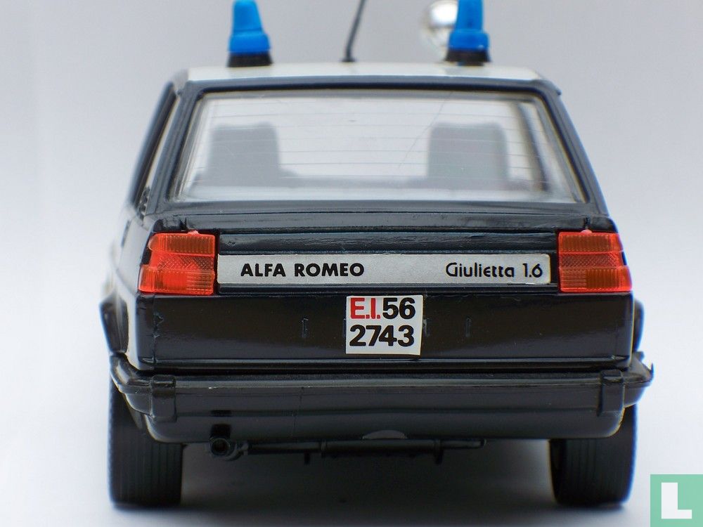 Miniature voiture Alfa Romeo Giulietta Carabinieri auto 1/24 Burago Véhicules