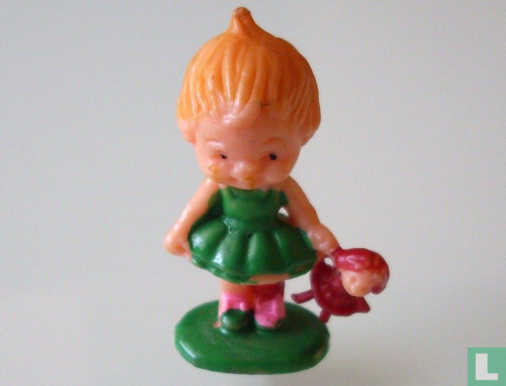 Mädchen mit Puppe