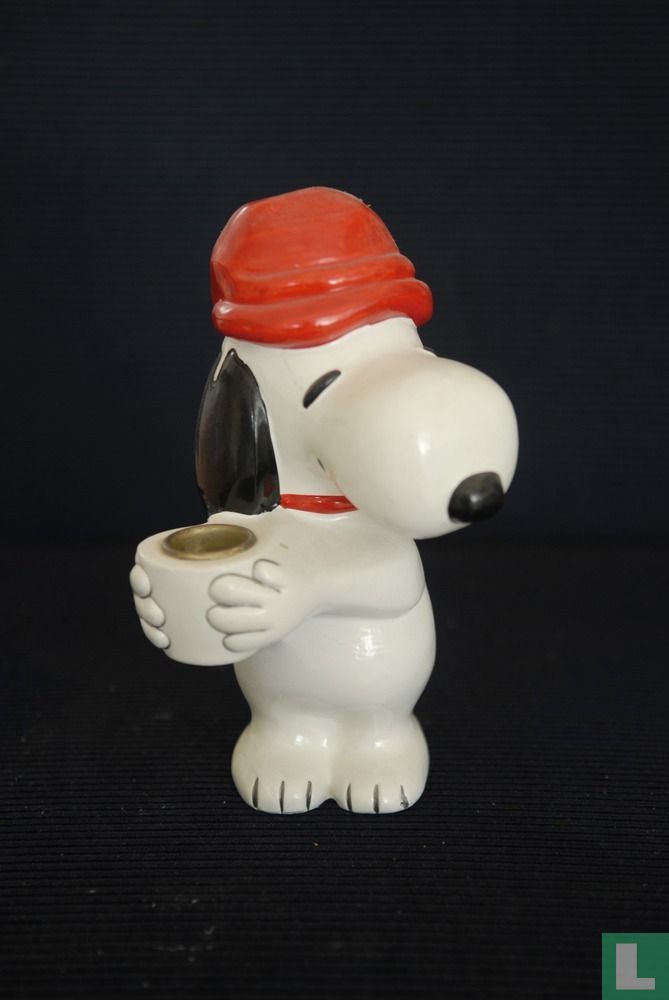 Snoopy wears a night cap