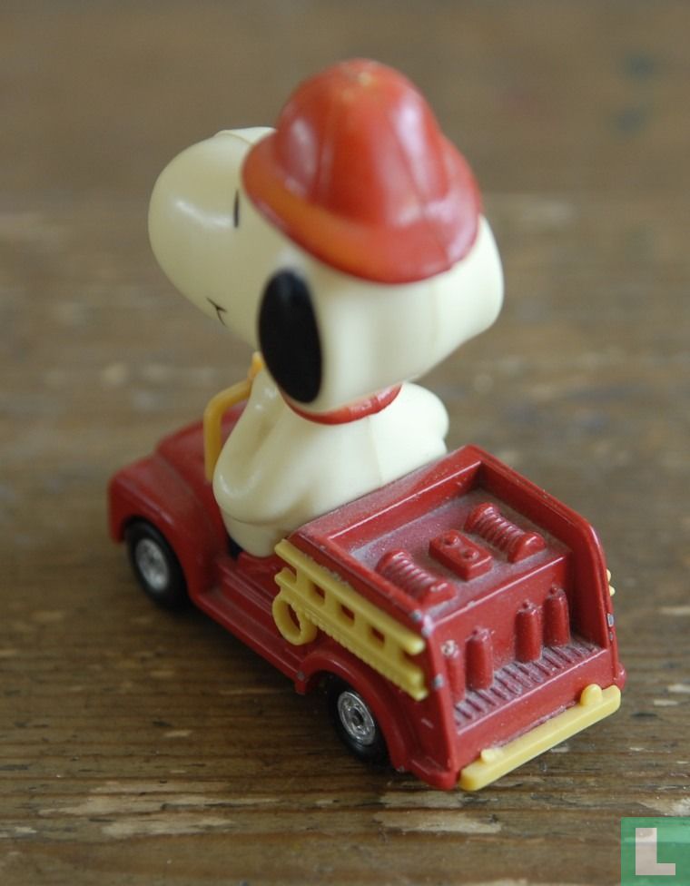 Snoopy Fire Engine