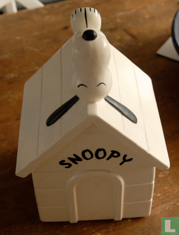 Snoopy cookie jar