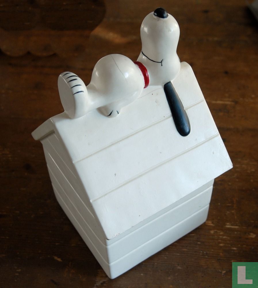 Snoopy cookie jar