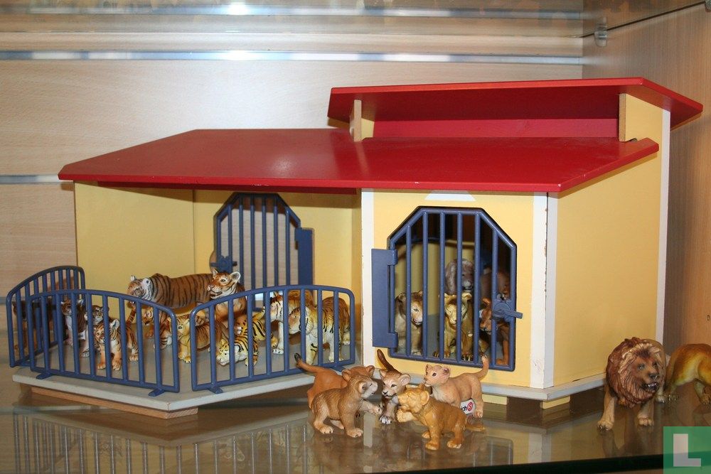 Zoo house