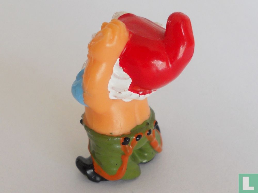 Washing dwarf