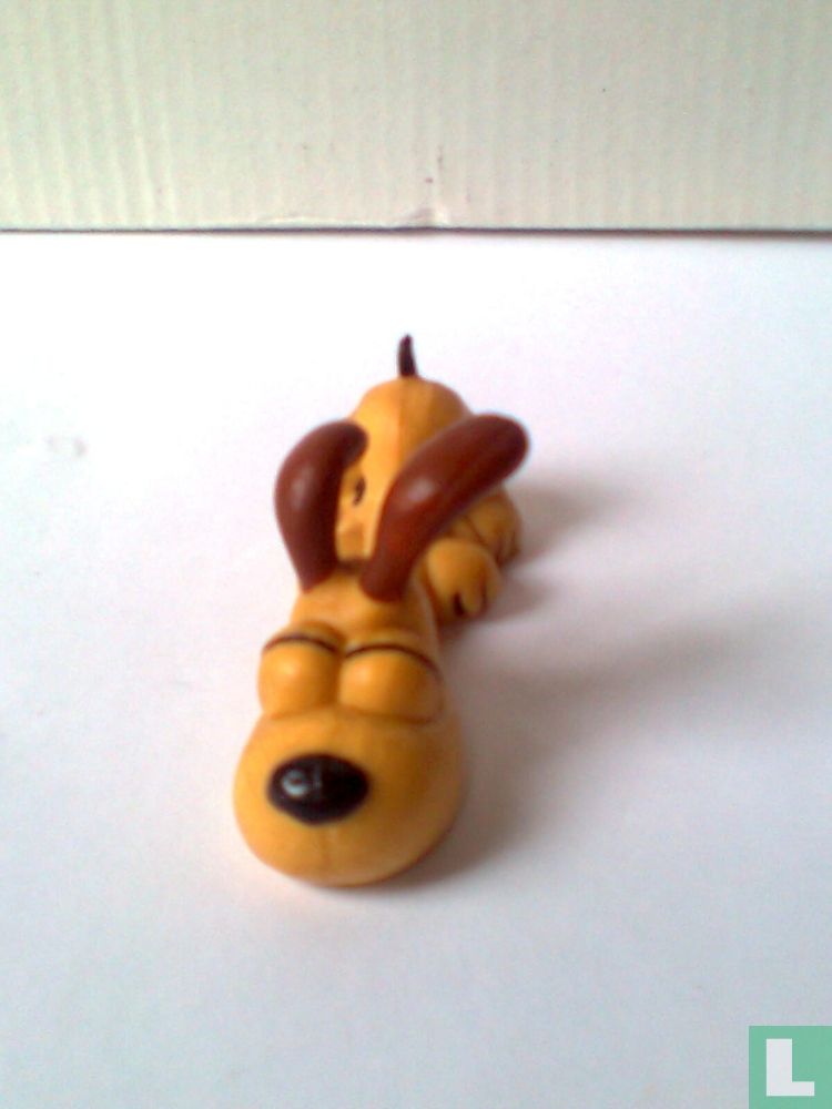 Odie lying