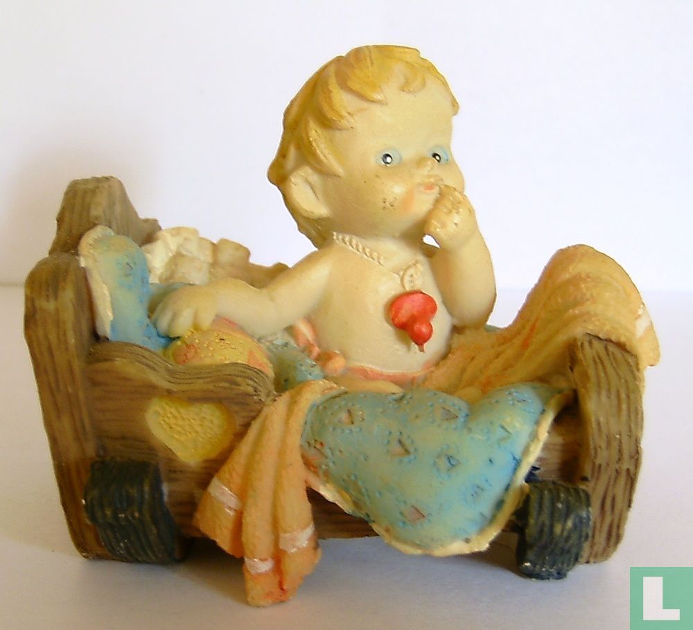 Bébé dans le lit