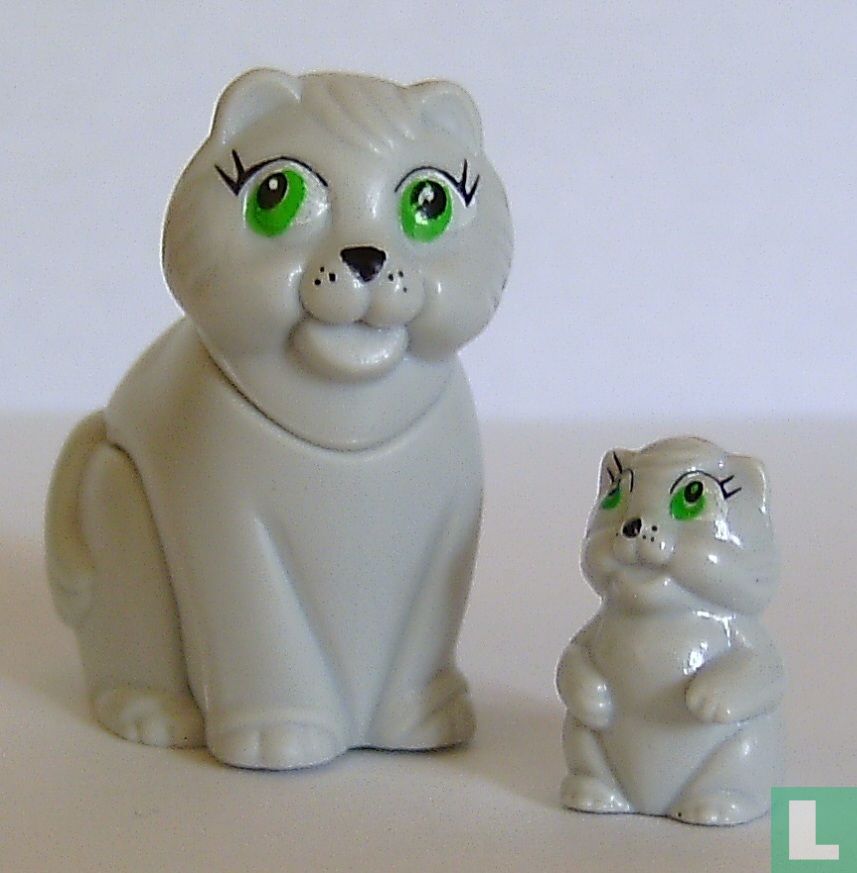 Katze mit Jungem