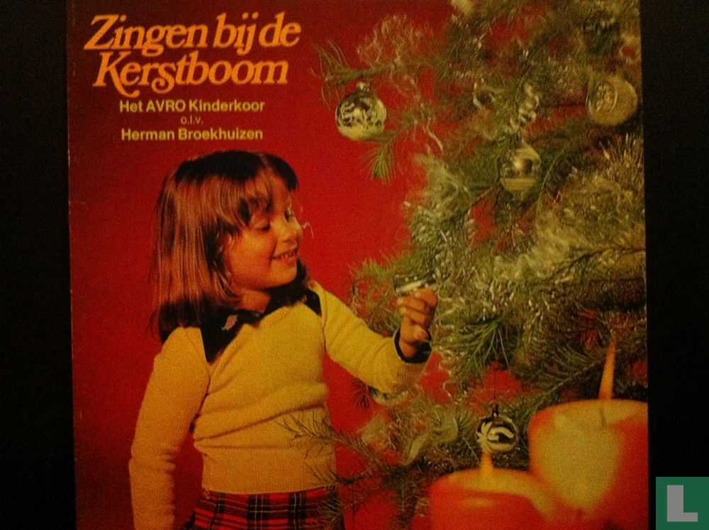 Zingen bij de kerstboom