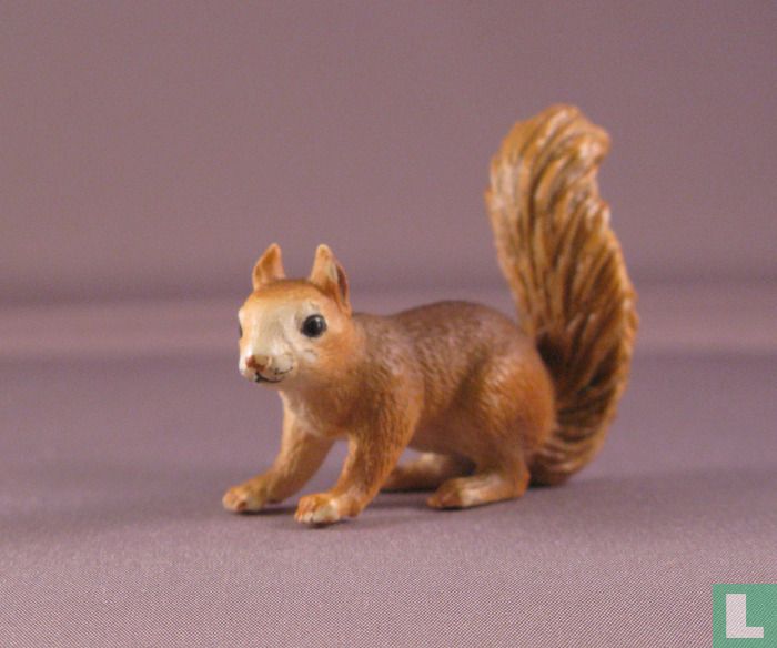 Squirrel - seated