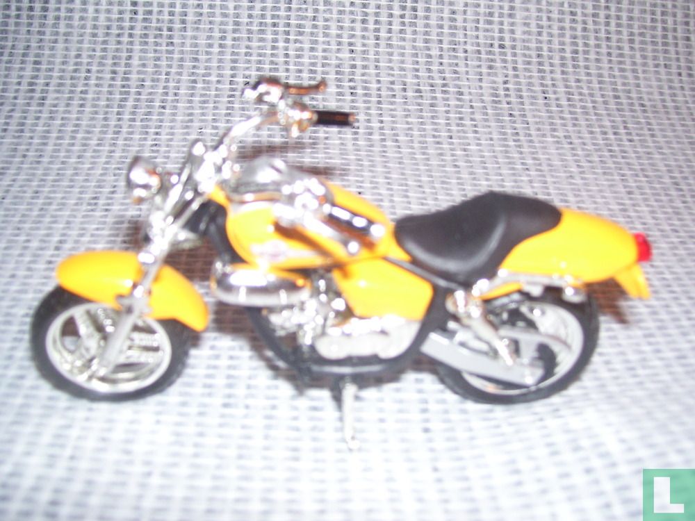 Honda Magna