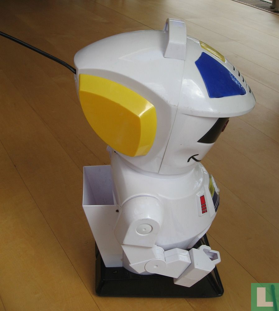 Emigilio / Scooter 2000 robot