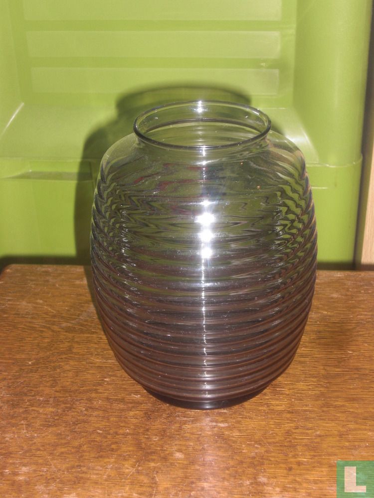 Gerippte Vase