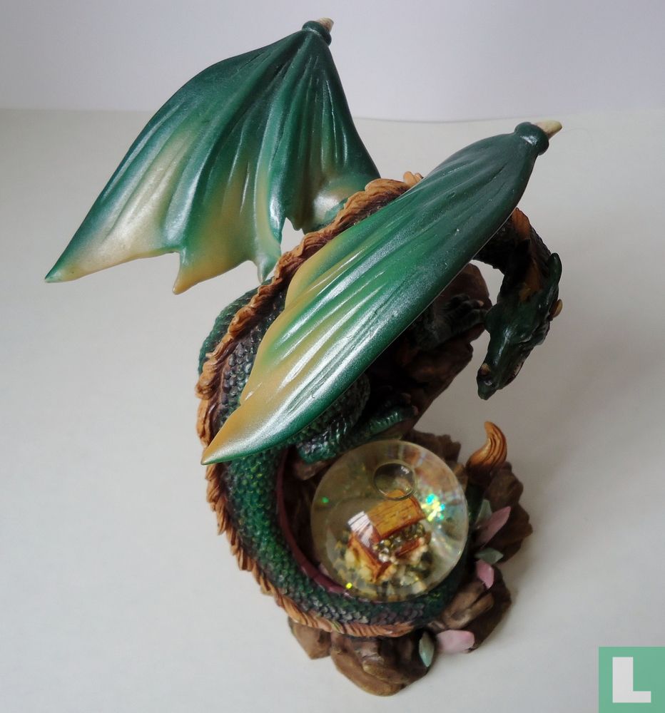 Dragon with shaking ball