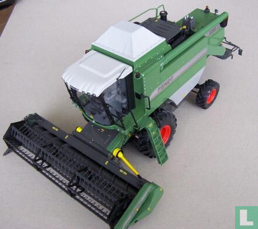 Fendt 5250 E Combine