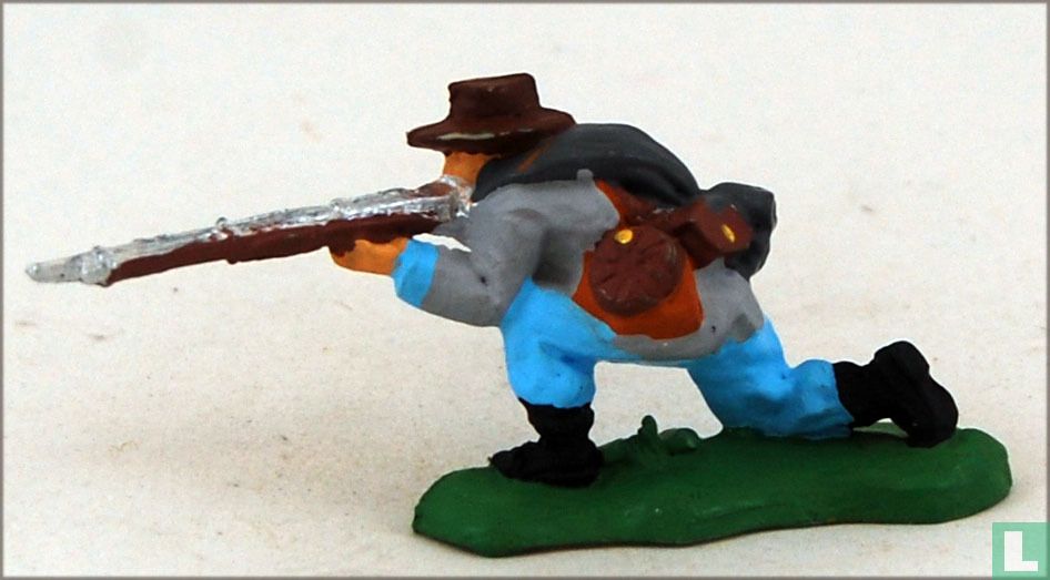 Confederate soldaat geknield