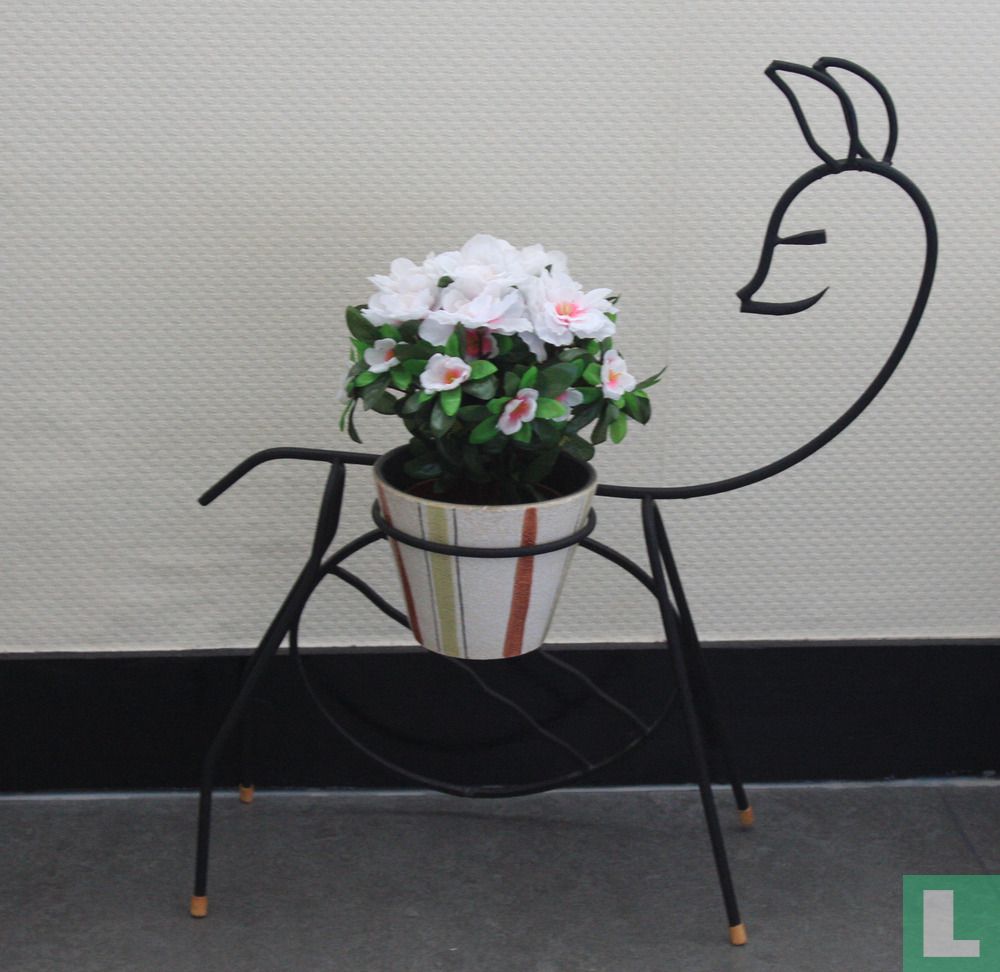 Flowerpot in stand