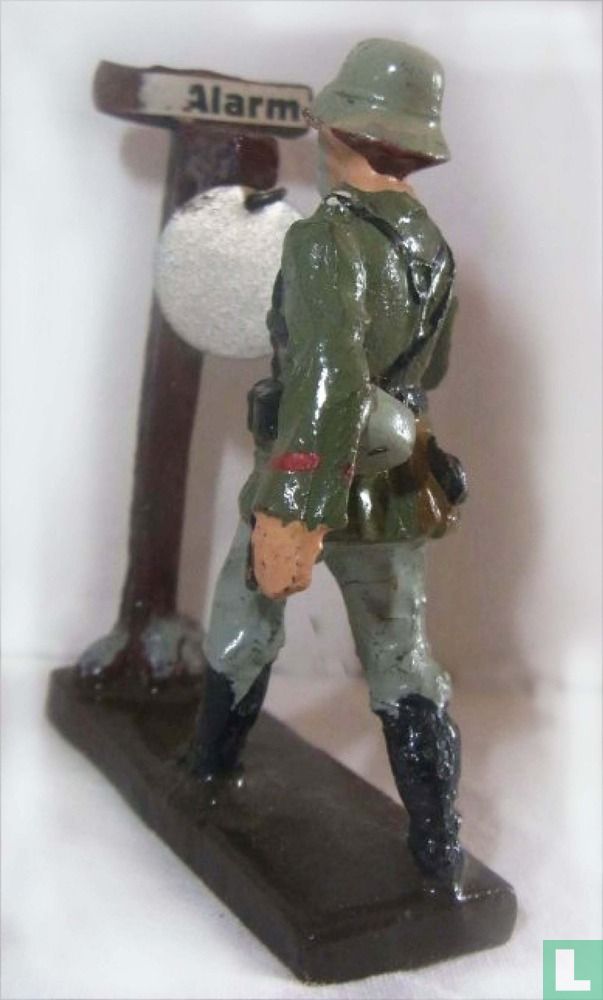 Infantryman gas detector