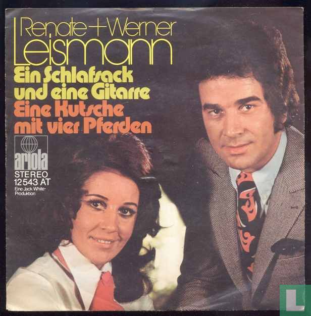 Ein Schlafsack und eine Gitarre