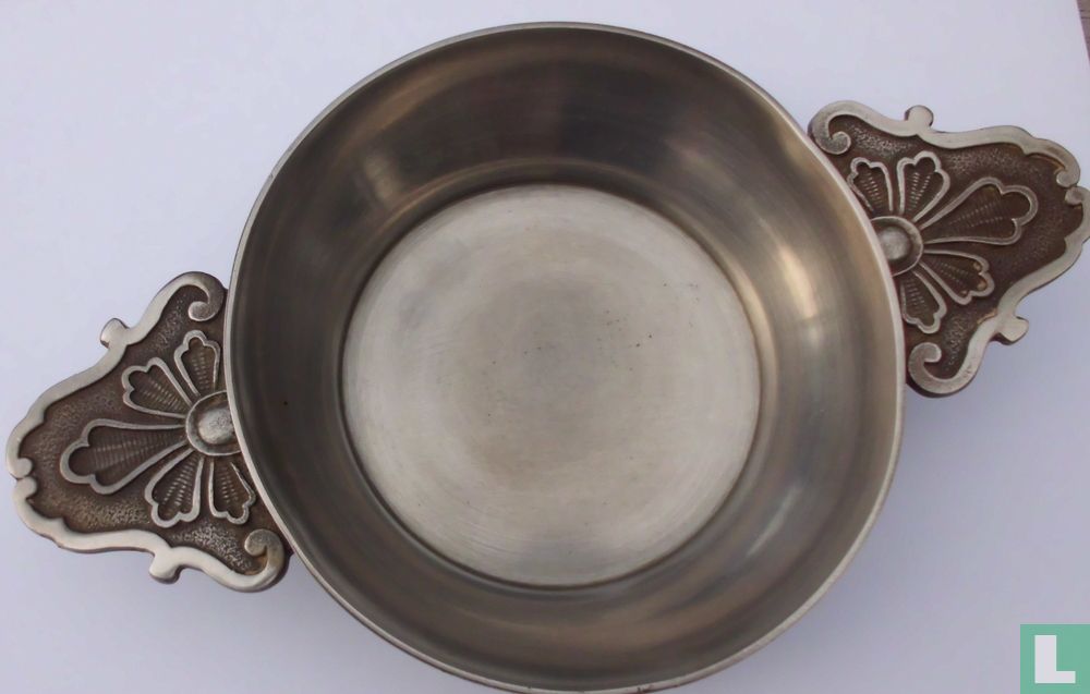 Zinnschale mit Ohren