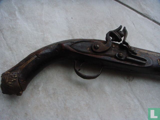 Pistool replica met lange loop