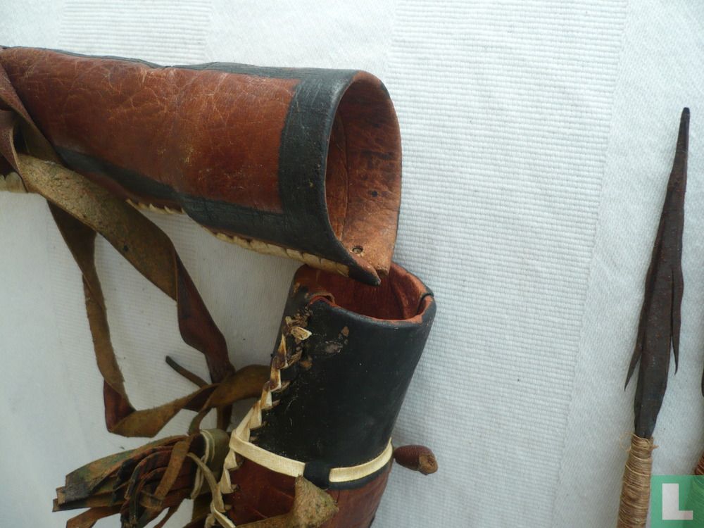 Carquois Ancien Avec 7 Flèches - Marron, Occasion, Pour Décoration Ou Collection