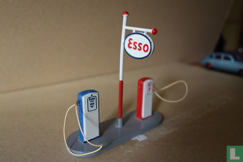 Poste de Revitaillement 'Esso'