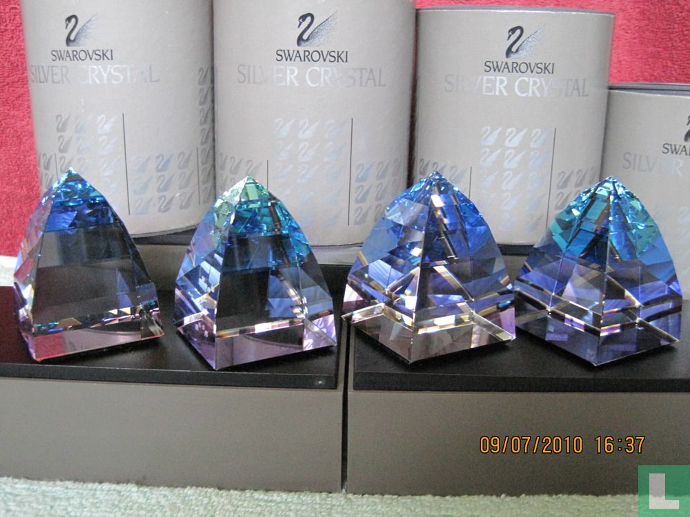 Pyramid small