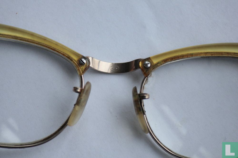 Schmetterlingsbrille