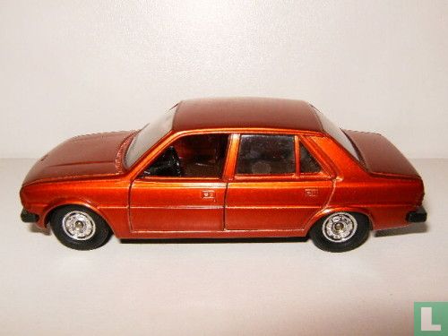 Peugeot 305