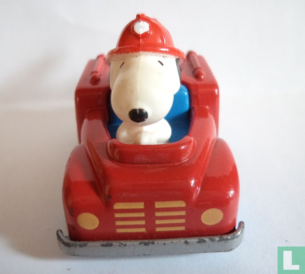 Snoopy as fireman