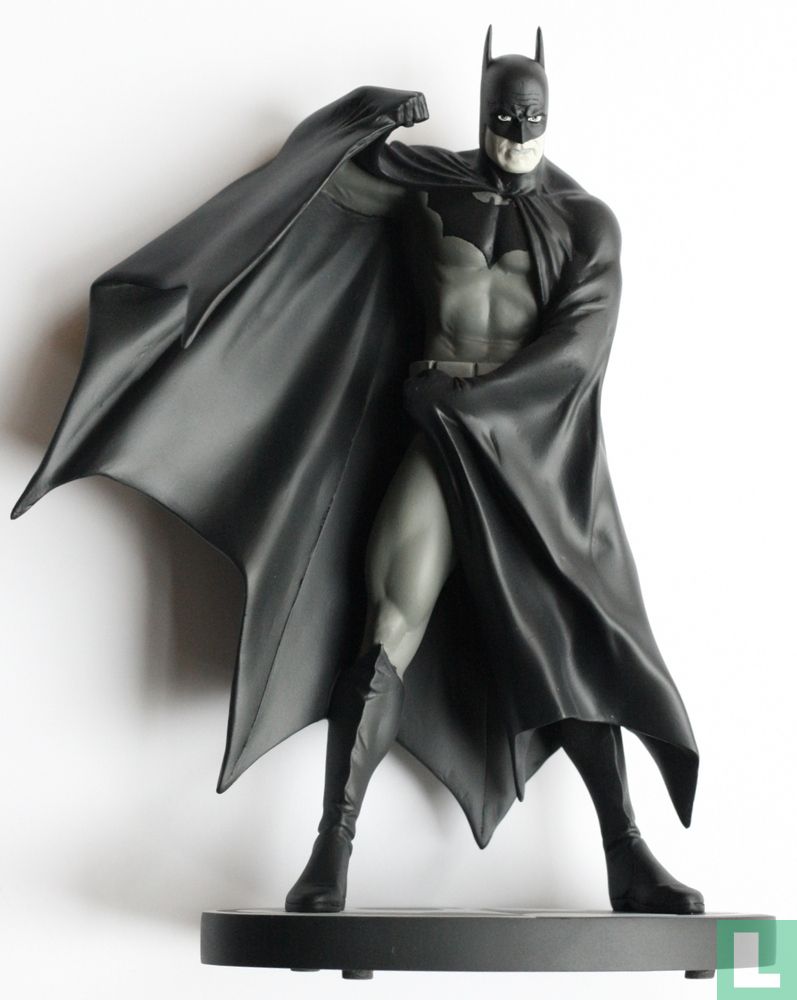 Batman Black and White statue Alex Ross (2007) - Batman - LastDodo