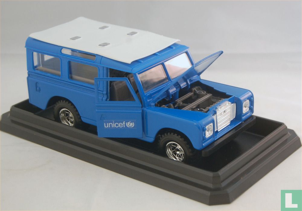 UNICEF Land Rover Defender ミニカー Land Rover Defender 'Unicef' 6P3321 (2006) - Bburago - LastDodo