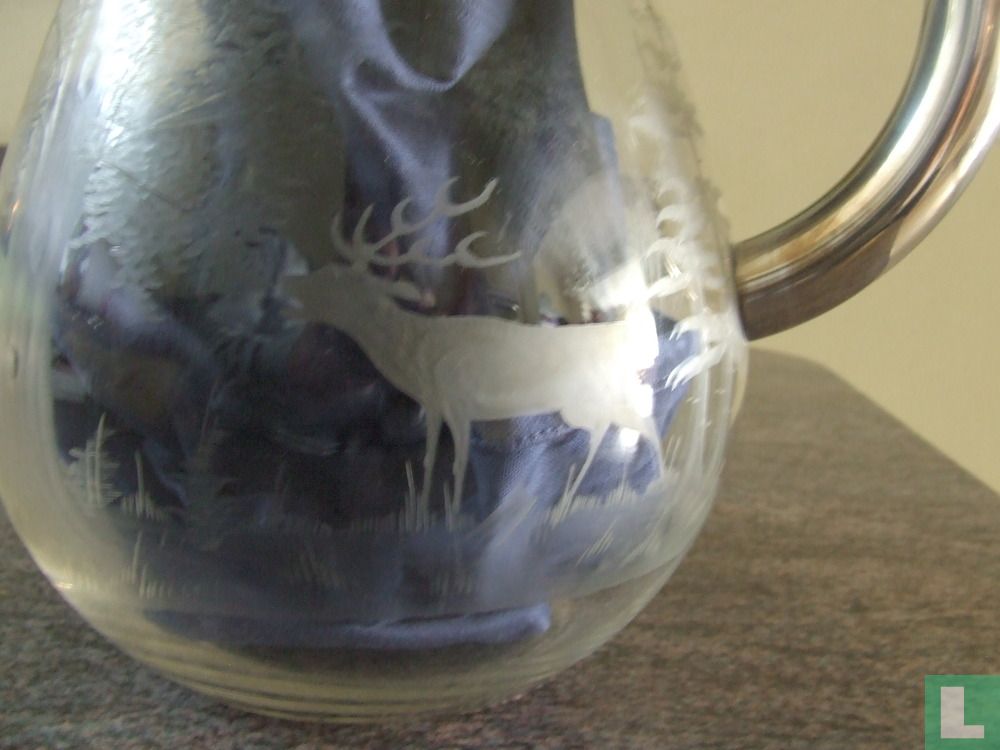 Glass pouring jug