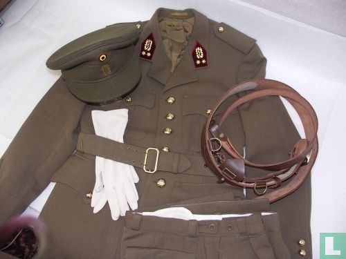 Vergelijkbaar mineraal hongersnood Uniform Belgisch leger, service dress luitenant-dokter 1973 (1973) - Uniform  - LastDodo