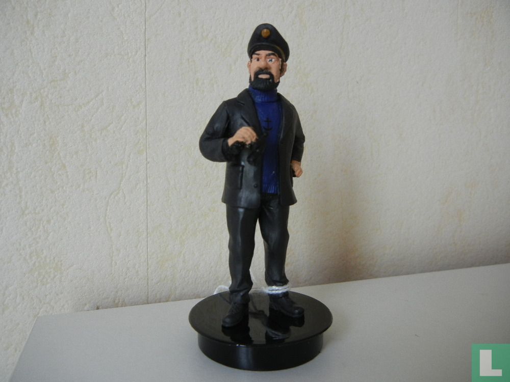 Captain Haddock with binoculars