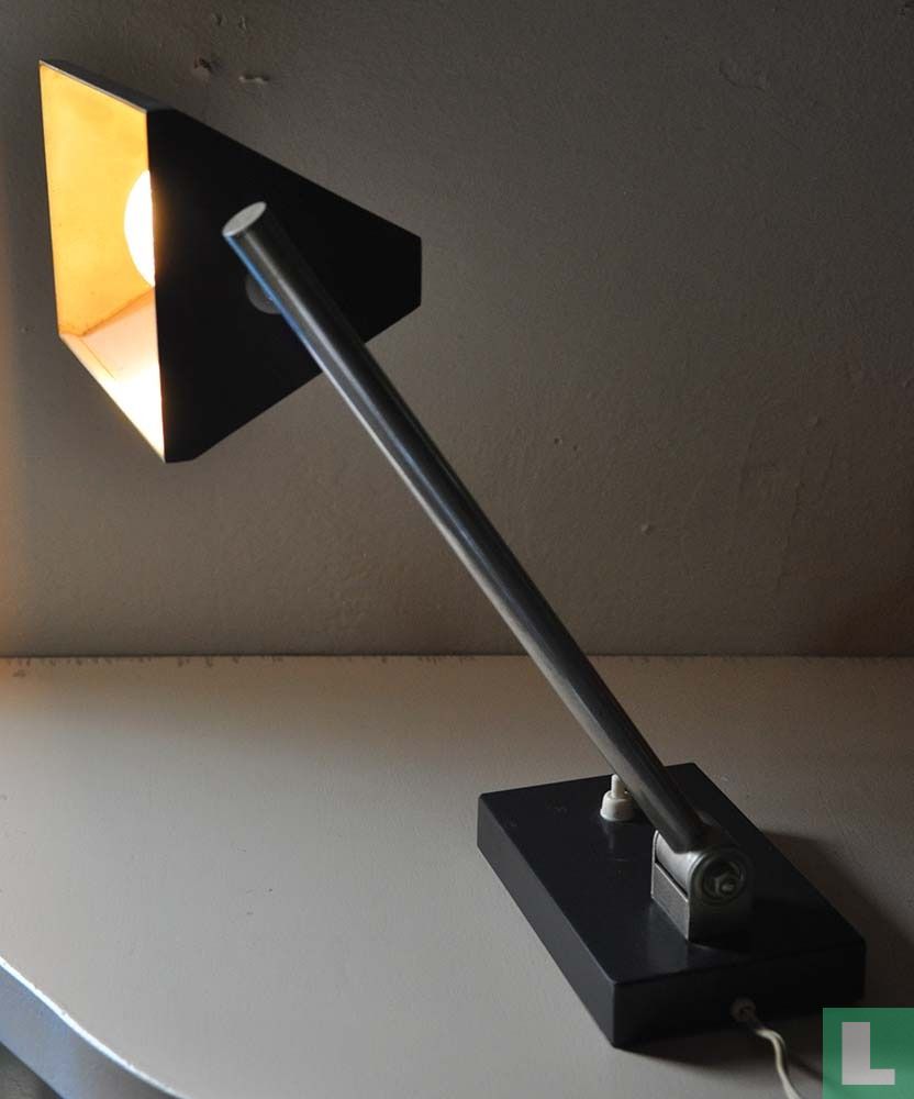 Hala desk lamp