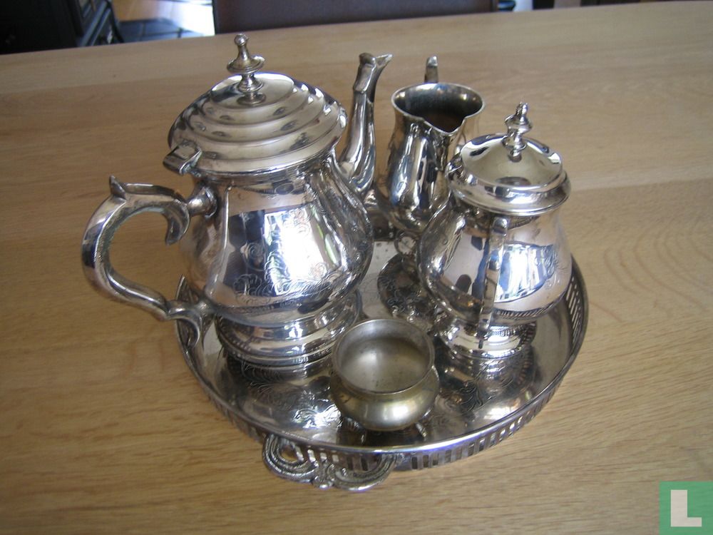 Versilbertes Teeservice