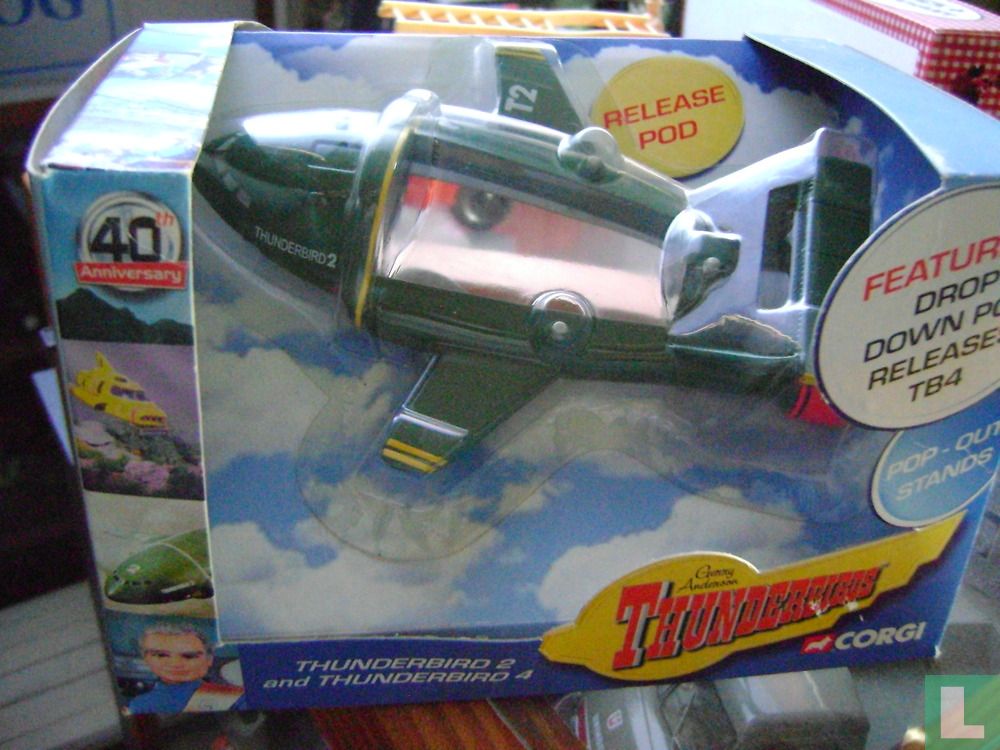 Thunderbird 2 and Thunderbird 4