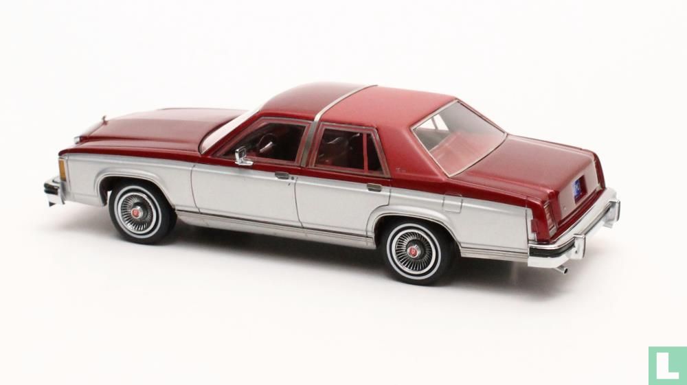 Ford Crown Victoria