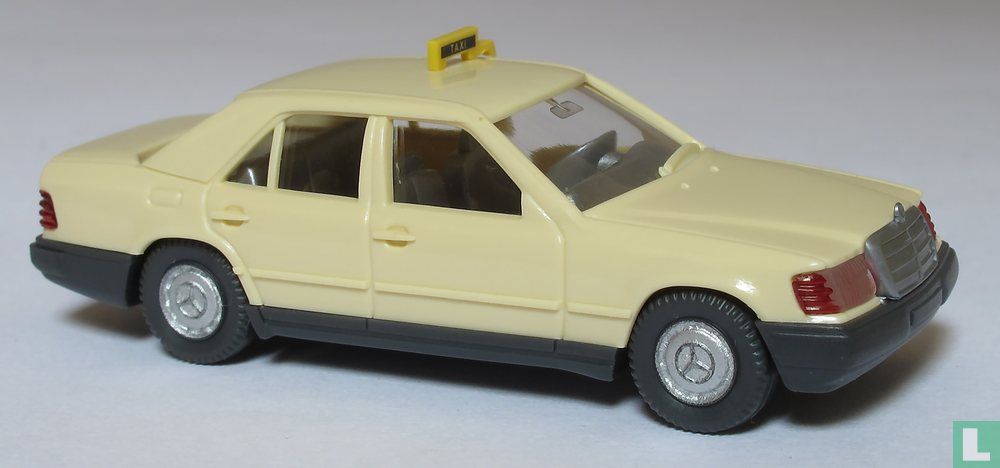 Mercedes-Benz 260 E
