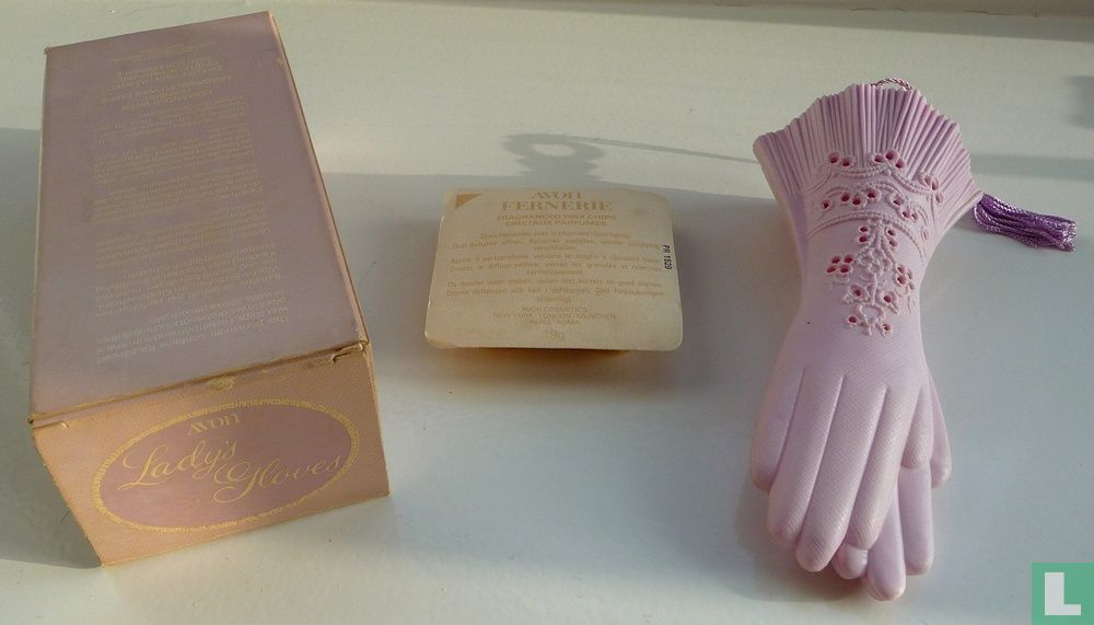 Lady's gloves pomander