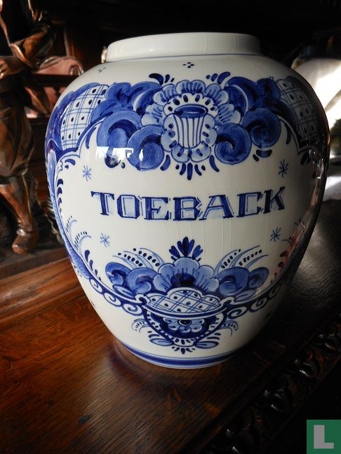 Ram Delft Toeback pot