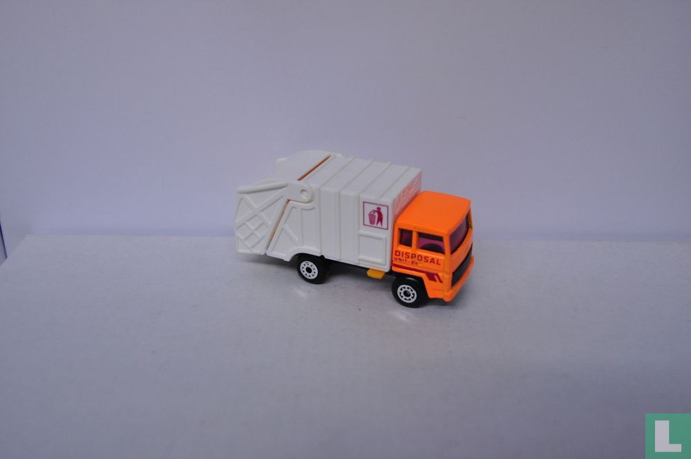 Refuse truck 'Disposal'