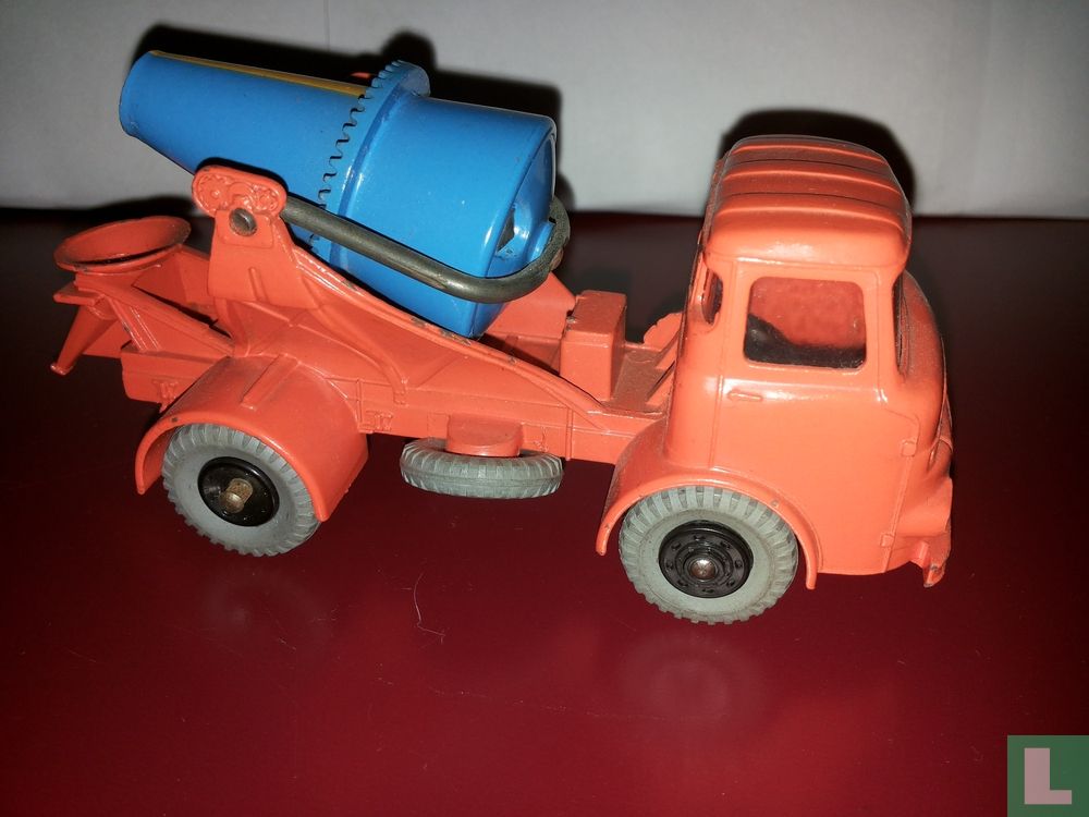 Lorry Mounted Cement Mixer