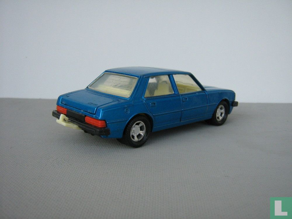 Peugeot 305