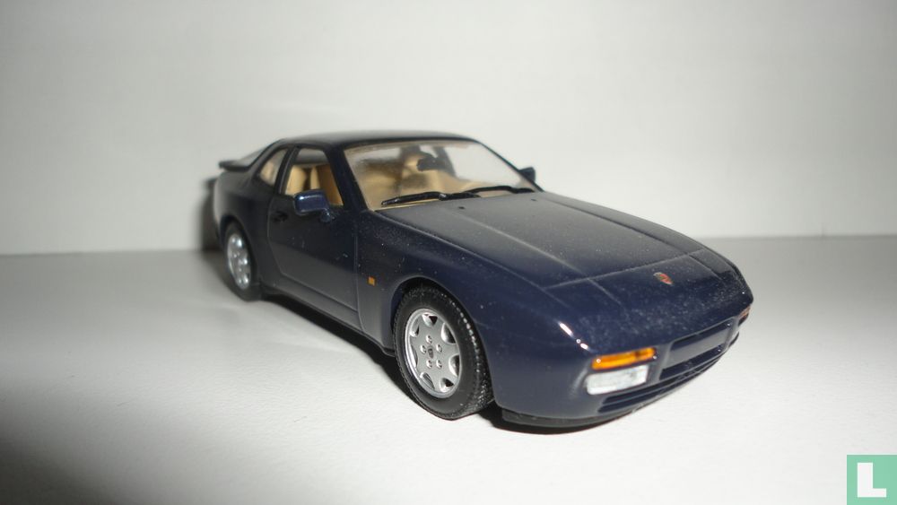 Porsche 944 S2